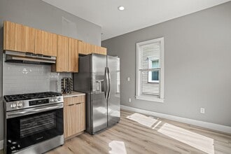 2711 E Kenwood Blvd in Milwaukee, WI - Building Photo - Building Photo