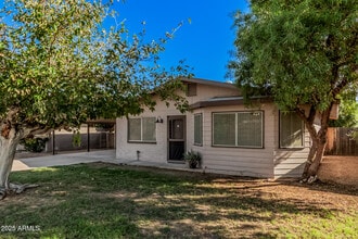 2409 W Cortez Ave in Phoenix, AZ - Foto de edificio - Building Photo