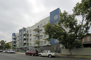 105 S Mariposa Ave in Los Angeles, CA - Building Photo - Building Photo