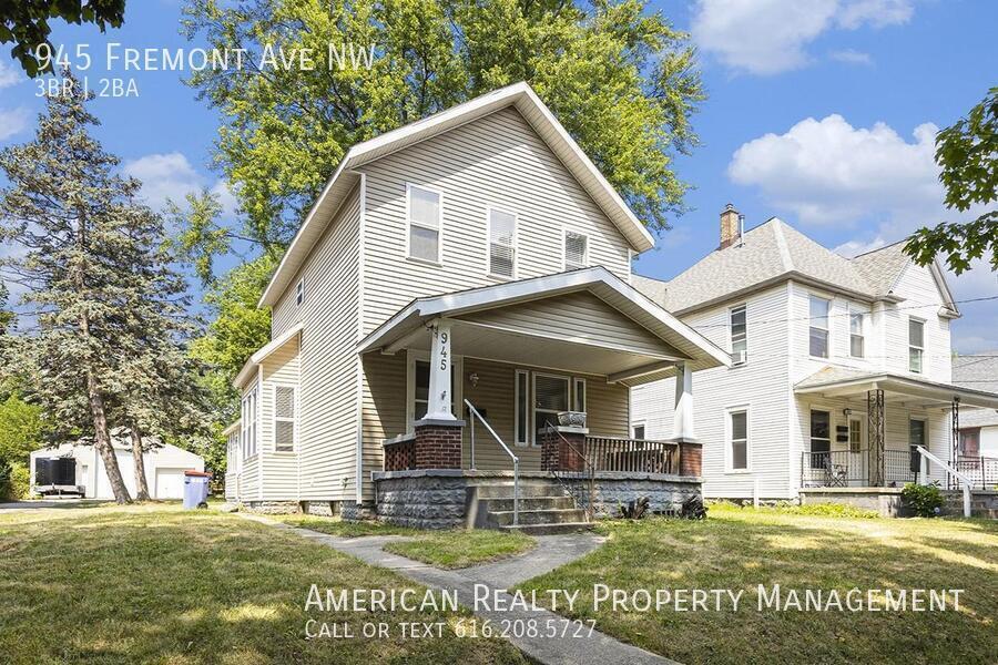 945 Fremont Ave NW in Grand Rapids, MI - Building Photo