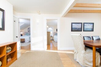 95 Coggeshall Ave, Unit 4 in Newport, RI - Building Photo - Building Photo