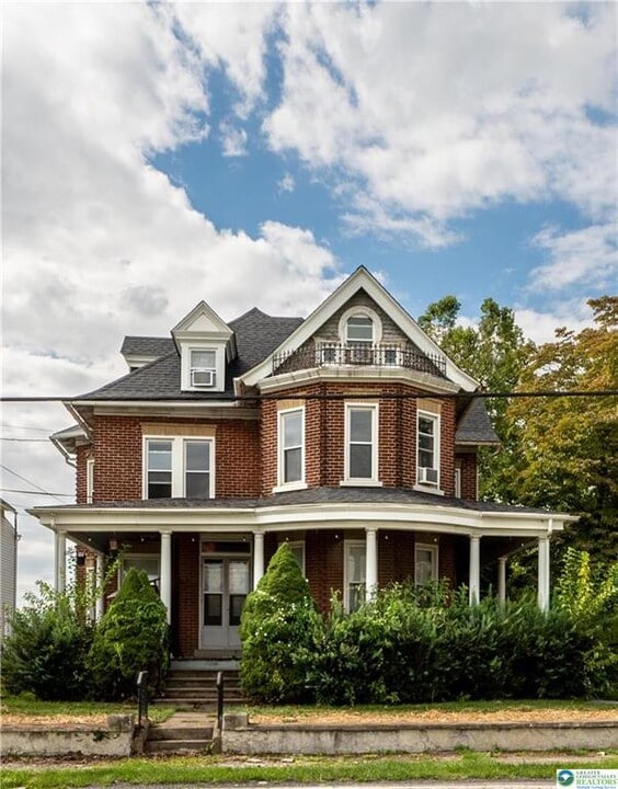 5655 E Texas Rd in East Texas, PA - Building Photo