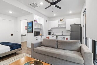 49 Navasota St in Austin, TX - Building Photo - Building Photo
