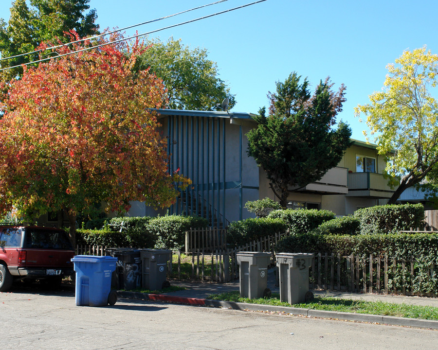 2817 Apple Valley Ln in Santa Rosa, CA - Building Photo