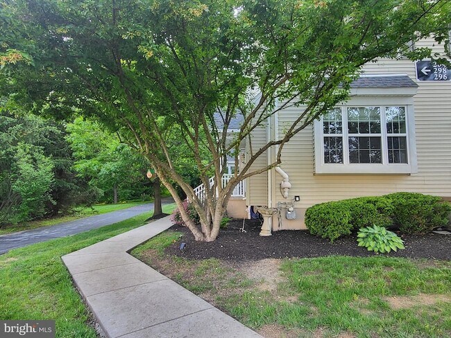 284 Flagstone Rd in Chester Springs, PA - Building Photo - Building Photo