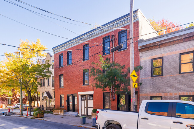 1376-1384 Logan Rue in Montréal, QC - Building Photo - Primary Photo