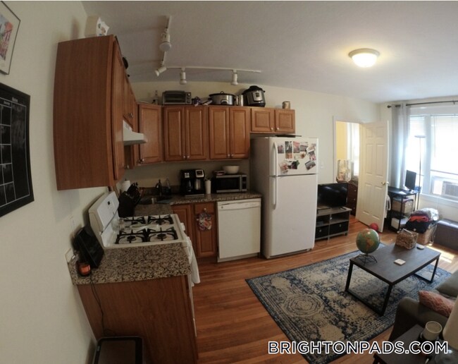 1615 Commonwealth Ave in Boston, MA - Building Photo - Building Photo