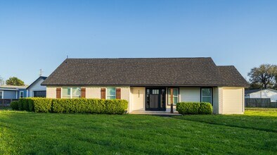 1402 Bayou Shore Dr in Galveston, TX - Building Photo - Building Photo