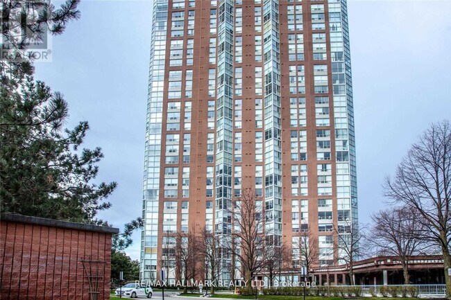 7 Concorde Pl in Toronto, ON - Building Photo - Building Photo