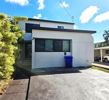 323 SW 31st Ct in Miami, FL - Building Photo