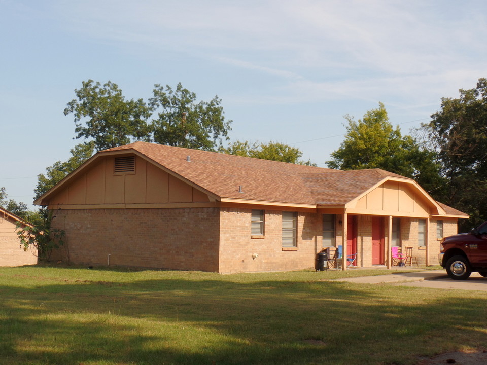 809-811 Church St in Winnsboro, TX - Building Photo