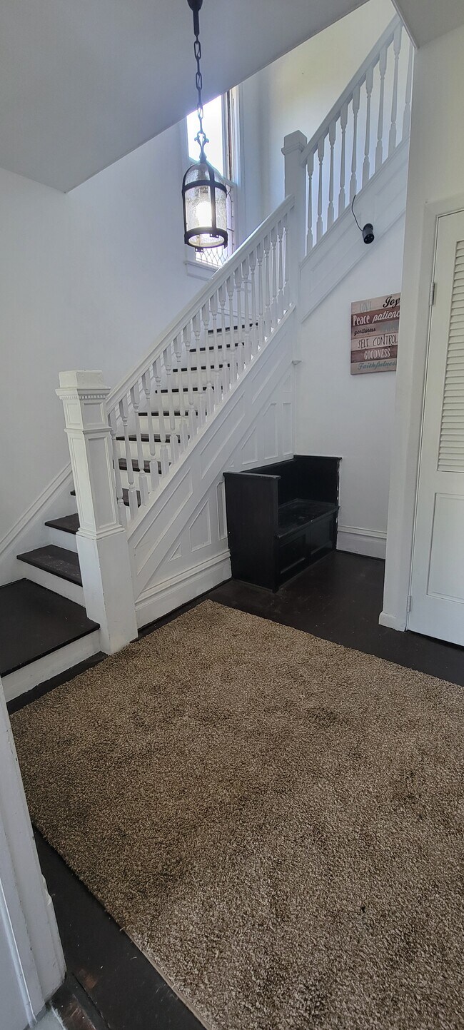 60 S Vernon St, Unit Lower