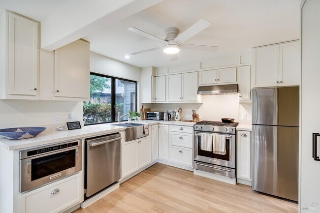 property at 1450 Wallis Ct