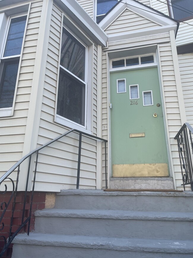216 Summit Ave in Jersey City, NJ - Building Photo - Building Photo