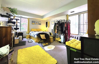 1243 Beacon St in Brookline, MA - Building Photo - Building Photo