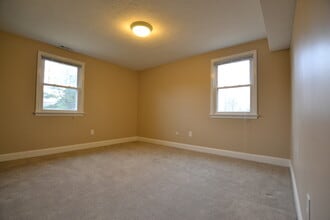 2 General Greene Ave in Natick, MA - Foto de edificio - Building Photo