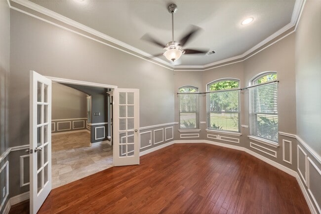 property at 1019 Monarch Oak Dr