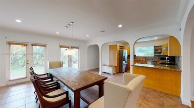 7222 Trouville Esplanade in Miami Beach, FL - Building Photo - Building Photo