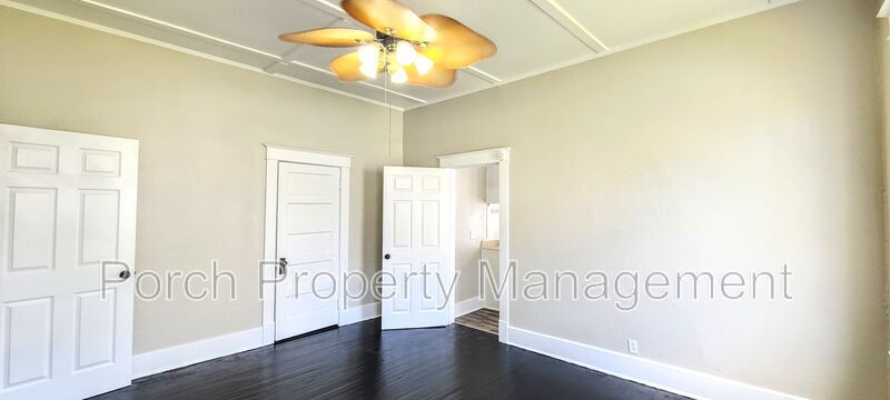 215 W Belmont St in Pensacola, FL - Building Photo