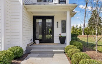 17 Bayview Rd N in Southampton, NY - Building Photo - Building Photo