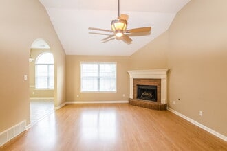 6658 Raner Cove in Arlington, TN - Foto de edificio - Building Photo