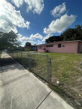 3501 NW 171 Terrace in Miami Gardens, FL - Building Photo - Building Photo