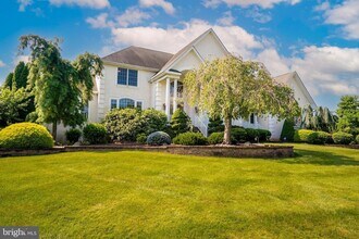 19 Meadowlark Dr in Plainsboro, NJ - Building Photo - Building Photo