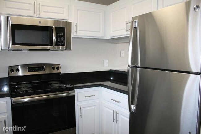 6500 Country Club Dr-Unit -Apt 15 in Rohnert Park, CA - Building Photo - Building Photo