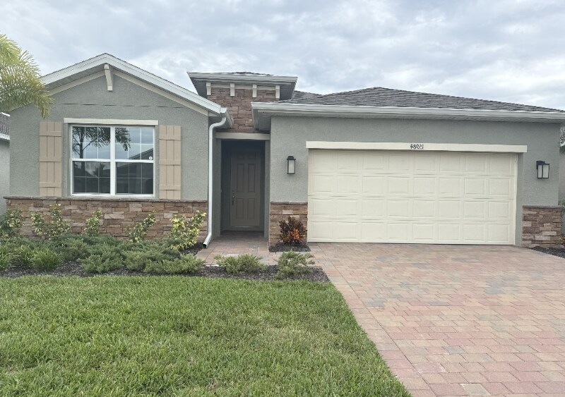 16068 Crofton Spgs Wy in Port Charlotte, FL - Building Photo