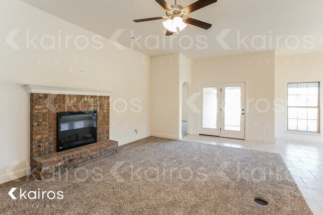 105 White Oak St in Gentry, AR - Foto de edificio - Building Photo