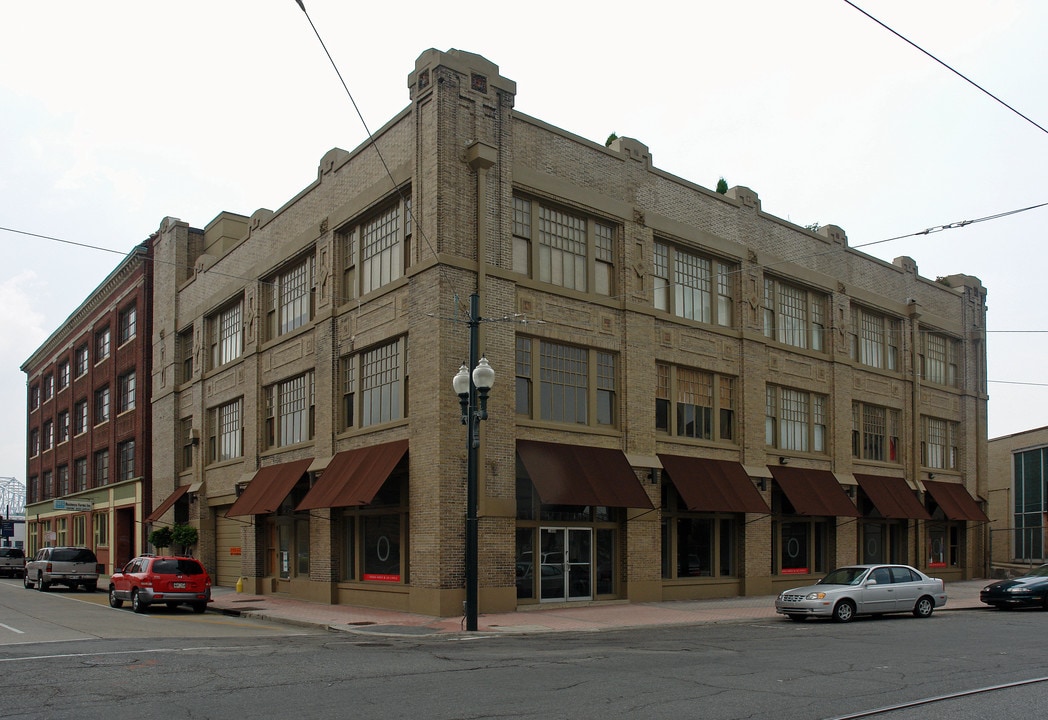 1000 Saint Charles Ave in New Orleans, LA - Building Photo