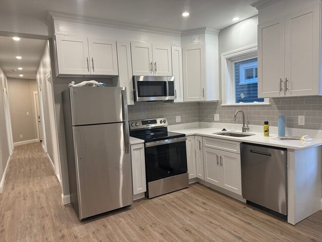 19 Dewolf St, Unit 1