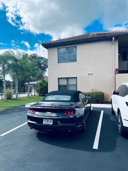 2454 SE Garden Terrace, Unit 306 in Port St. Lucie, FL - Foto de edificio - Building Photo