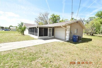 745 NE 5th Terrace in Crystal River, FL - Building Photo - Building Photo