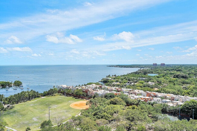 2889 McFarlane Rd in Miami, FL - Building Photo - Building Photo