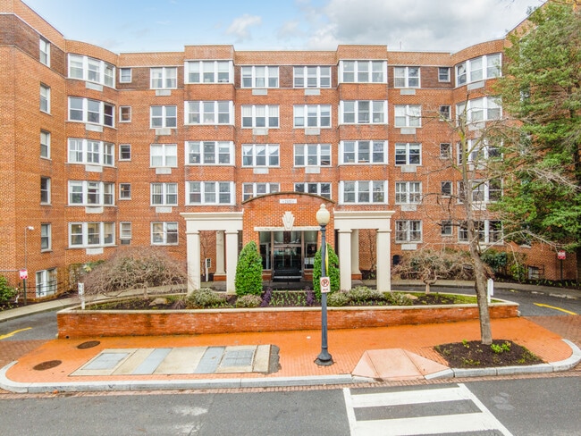 Gateway Georgetown Condos in Washington, DC - Building Photo - Building Photo