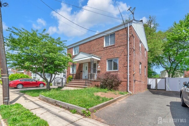 1355 Hamilton St in Elizabeth, NJ - Building Photo - Building Photo