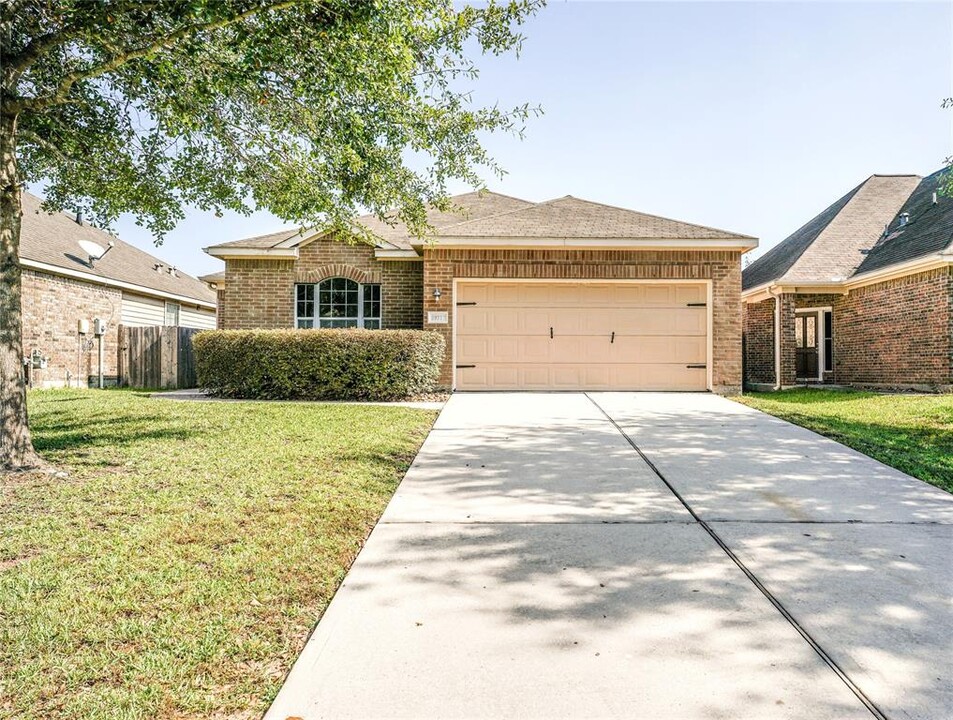 10217 Wood Fern Ct in Conroe, TX - Foto de edificio