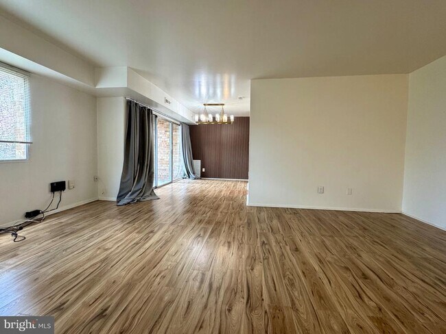 property at 2909 Charing Cross Rd