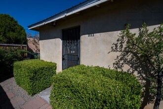 911 Don Juan St in Santa Fe, NM - Building Photo - Building Photo
