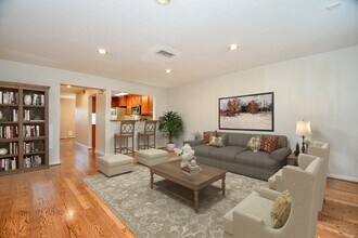 5244 Arboles Dr in Houston, TX - Building Photo - Building Photo