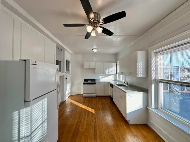 2306 W Wilson Ave, Unit 3 in Chicago, IL - Foto de edificio - Building Photo