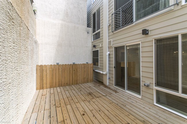 1533 Parrish St-Unit -Unit 1E in Philadelphia, PA - Building Photo - Building Photo