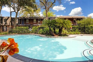 9031 Gaylord Dr in Houston, TX - Building Photo