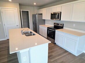 655 NW Williamsburg Ln in Waukee, IA - Building Photo - Building Photo