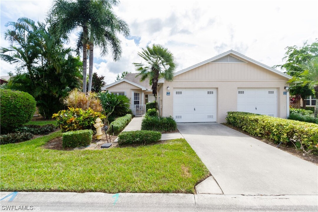 2608 Sailors Way in Naples, FL - Building Photo