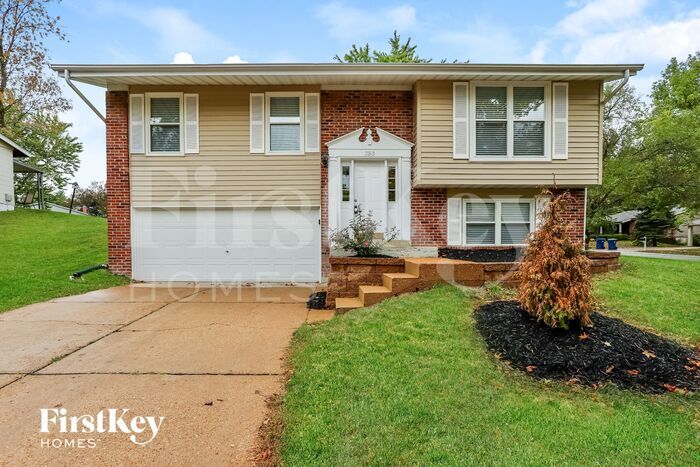 353 Marywood Ct in Ballwin, MO - Building Photo