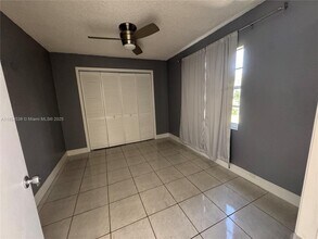 7135 SW 13th St in Miami, FL - Building Photo - Building Photo