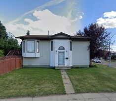 7853-7826 26 Ave NW in Edmonton, AB - Building Photo