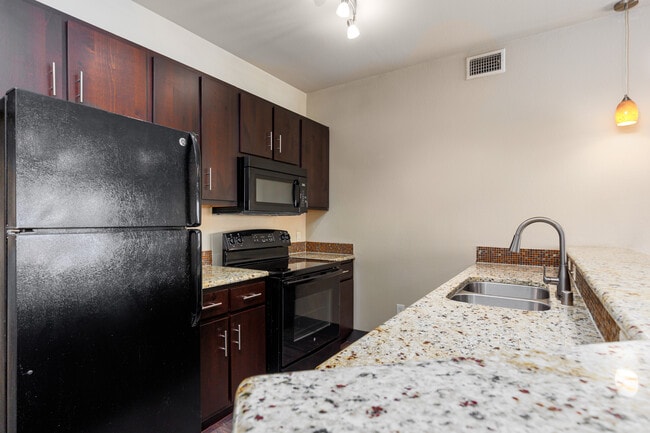 H Squared Apartments in Denton, TX - Foto de edificio - Interior Photo